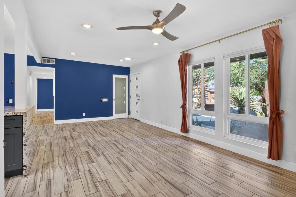2911 N Cypress Road Property Photo 3