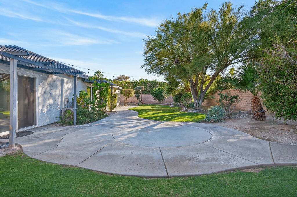 2911 N Cypress Road Property Photo 23