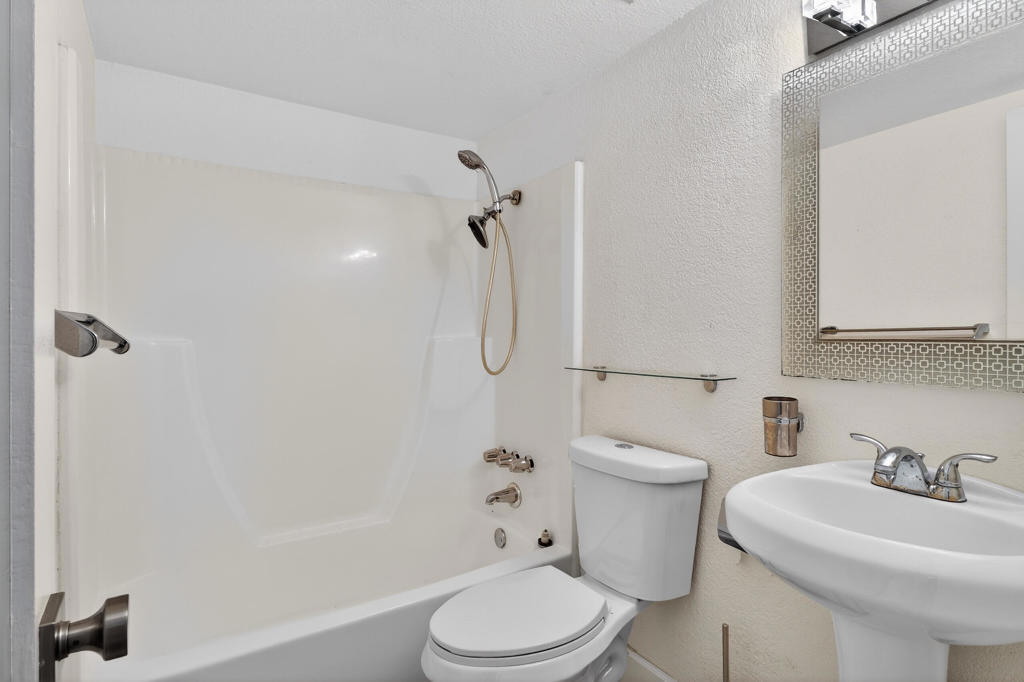 2911 N Cypress Road Property Photo 42
