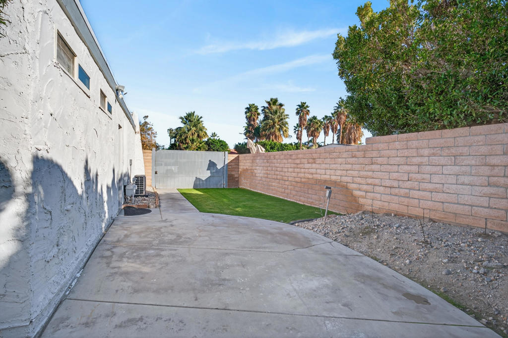 2911 N Cypress Road Property Photo 45