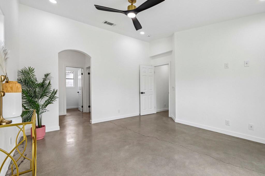 1941 Marguerite Street Property Photo 27