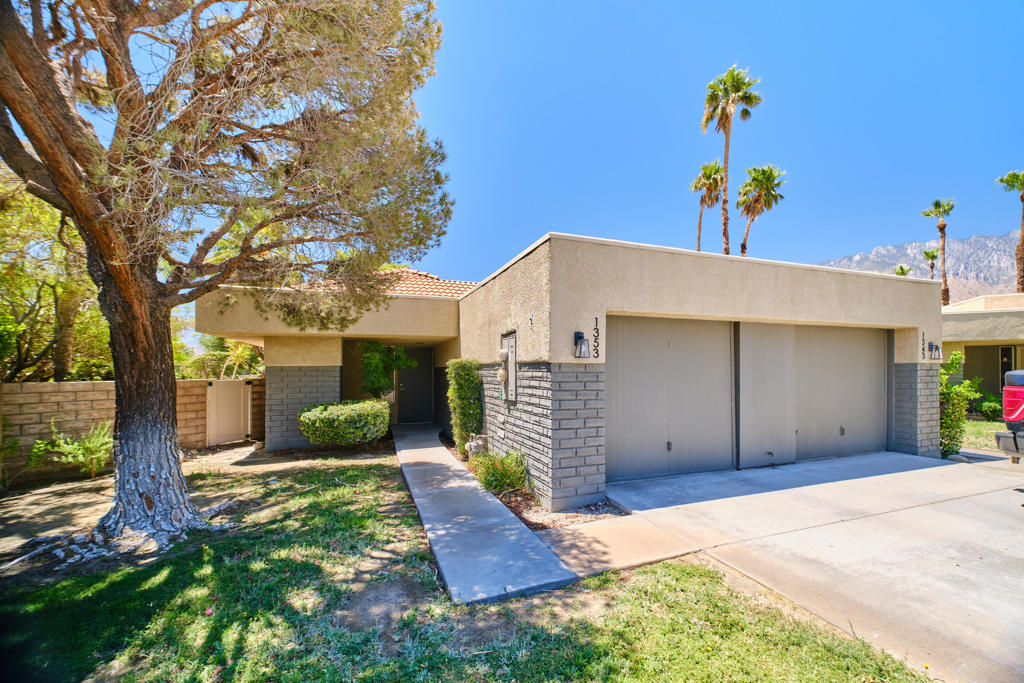1353 Sunflower Circle N Property Photo 2