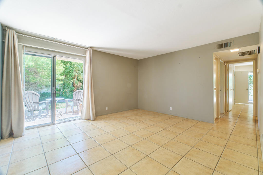 1353 Sunflower Circle N Property Photo 4