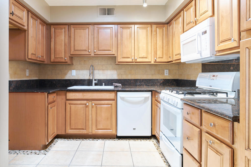 1353 Sunflower Circle N Property Photo 7