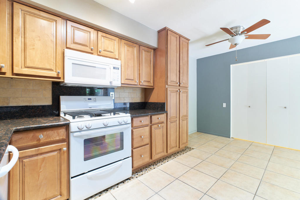 1353 Sunflower Circle N Property Photo 8
