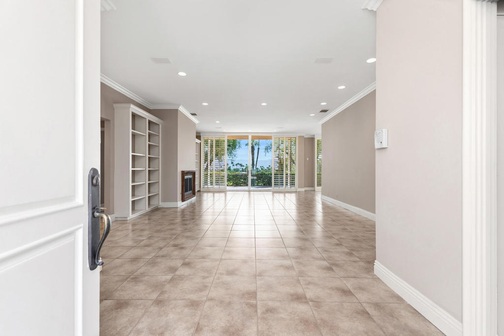 47200 El Agadir Circle Property Photo 4