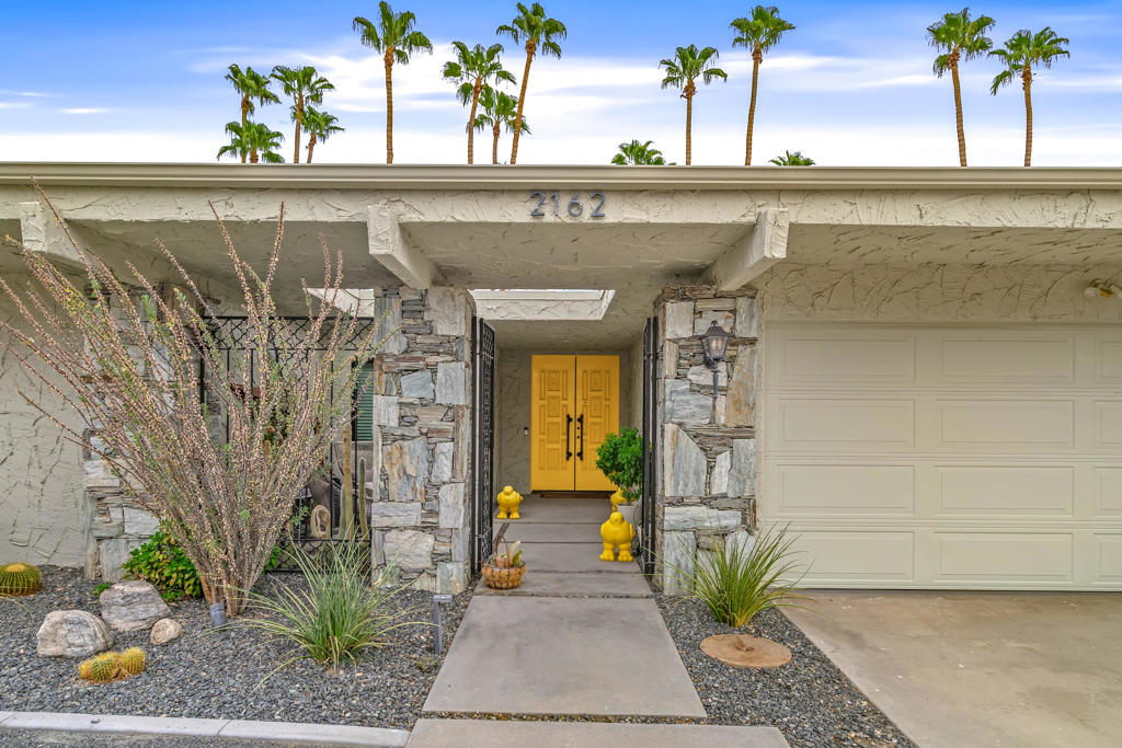 2162 S La Paz Way Property Photo 3