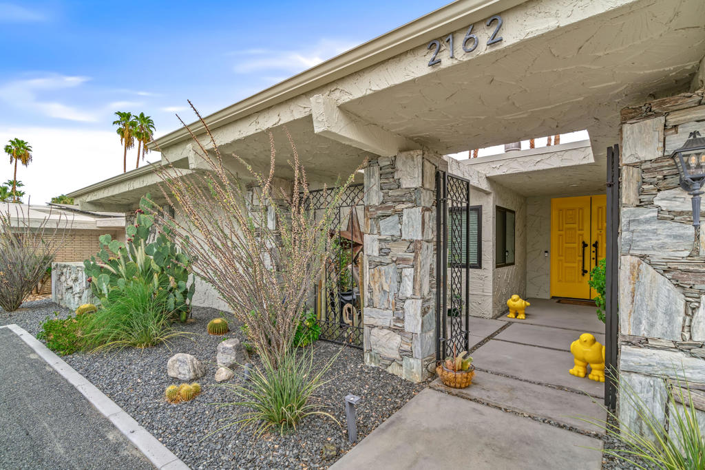 2162 S La Paz Way Property Photo 4