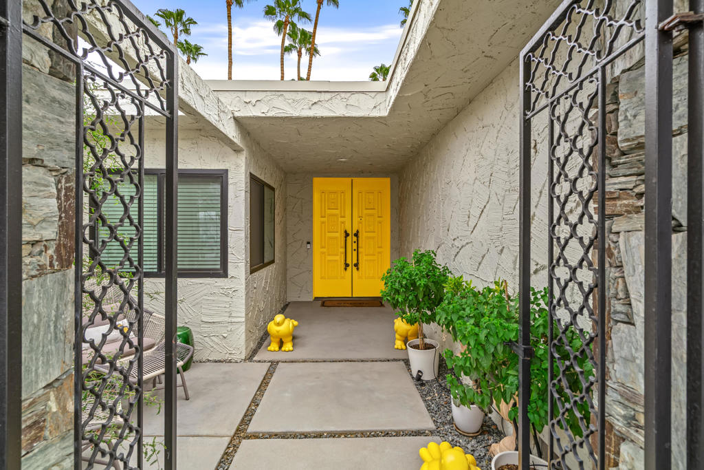 2162 S La Paz Way Property Photo 5