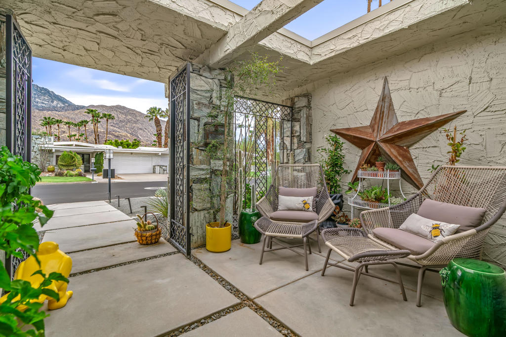 2162 S La Paz Way Property Photo 6
