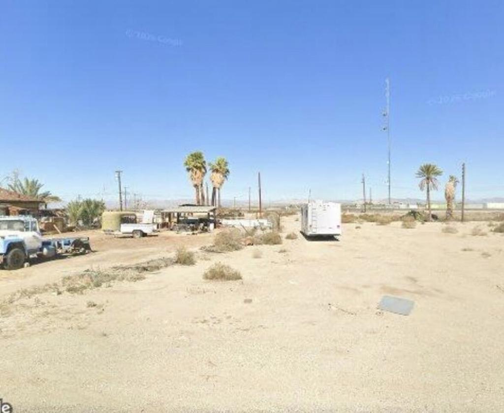 262 E 1st St Property Photo 1