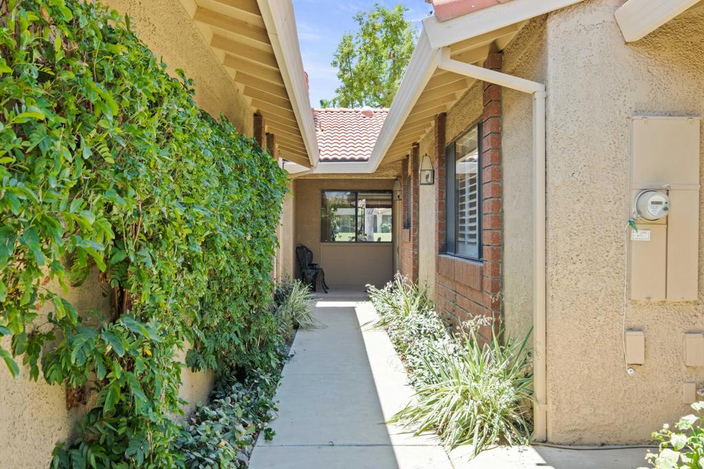 69 Camino Arroyo N Property Photo 3