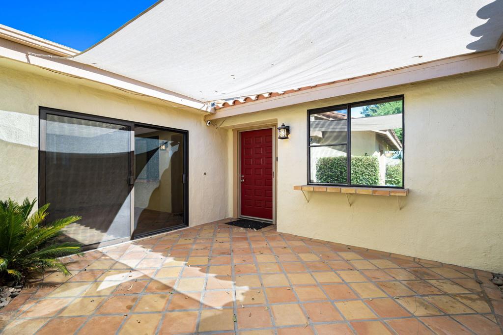 186 Gran Via Property Photo 5