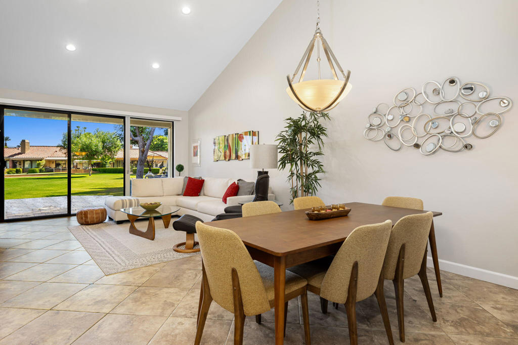 186 Gran Via Property Photo 8