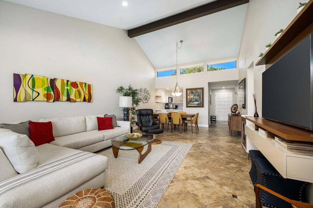 186 Gran Via Property Photo 9