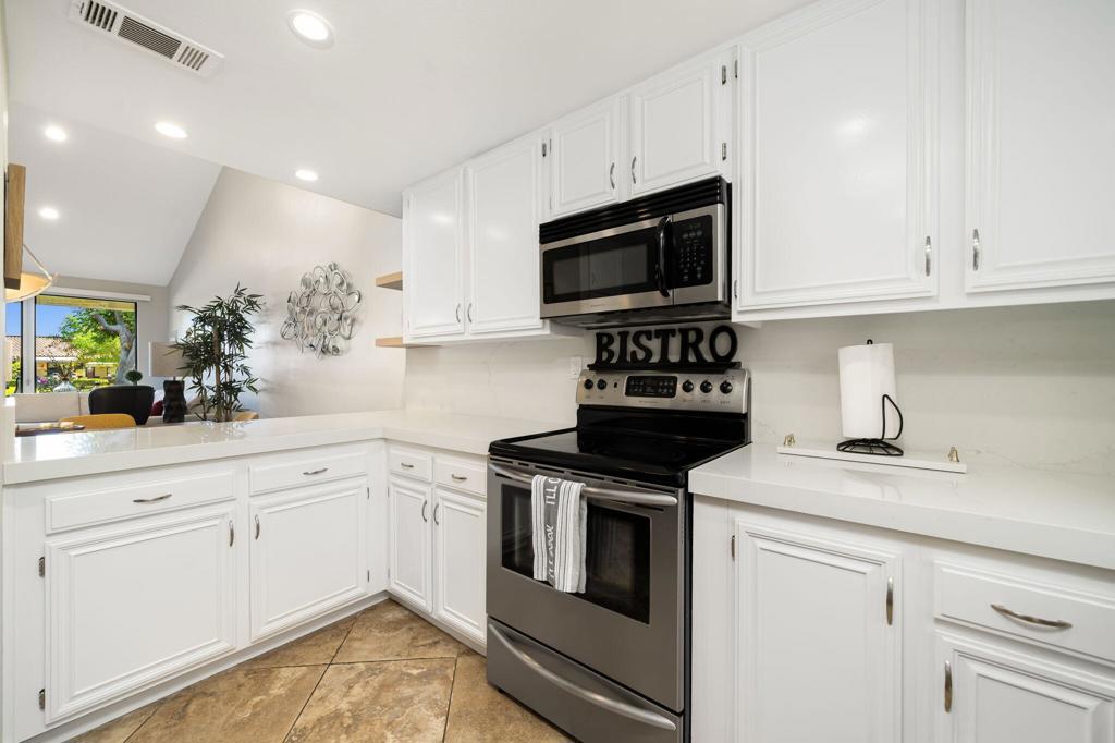 186 Gran Via Property Photo 15