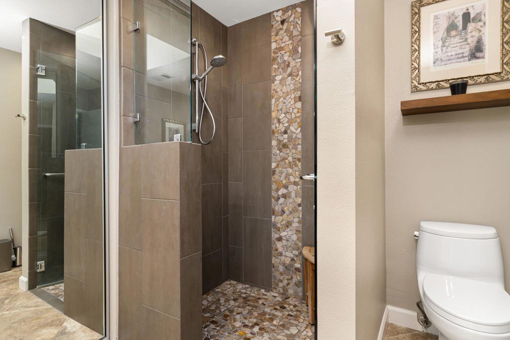186 Gran Via Property Photo 17