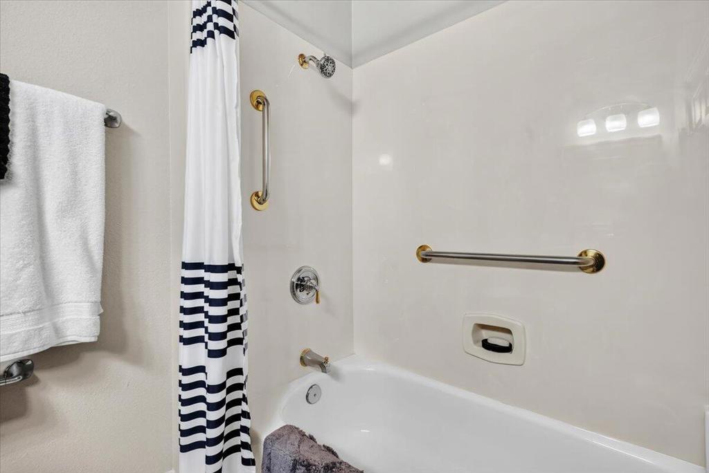 39305 Fernwood Glen Court Property Photo 24