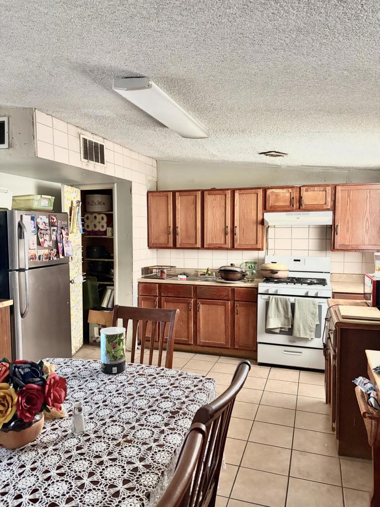 67070 San Mateo Property Photo 9