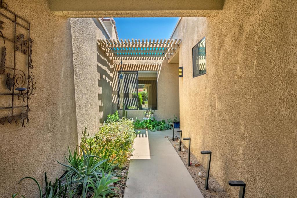 72302 Merry Vale Way Property Photo 5