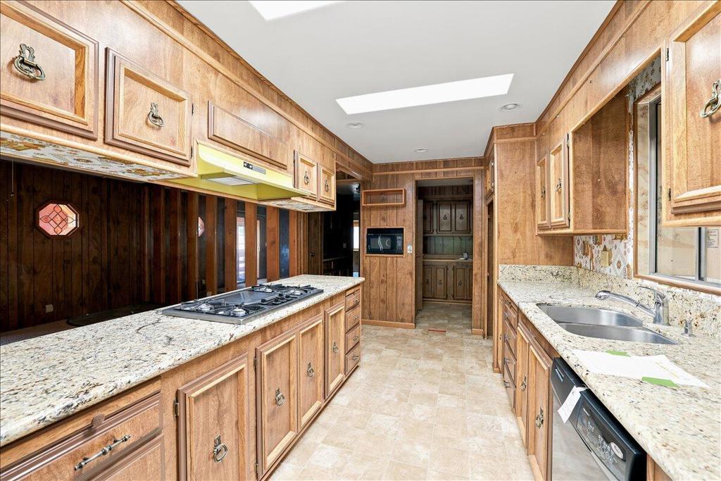 391 Montclair Drive 230 Property Photo 20