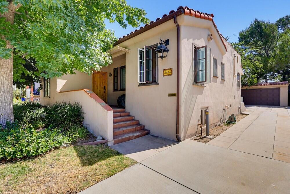 3444 Las Palmas Avenue Property Photo 1