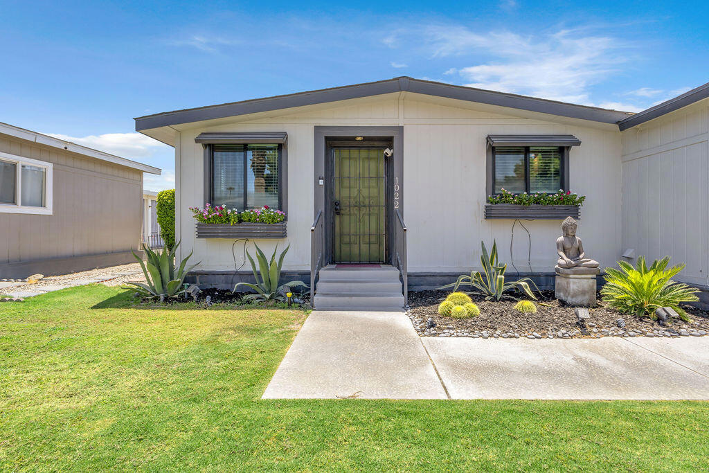 1022 Via Grande Property Photo 2