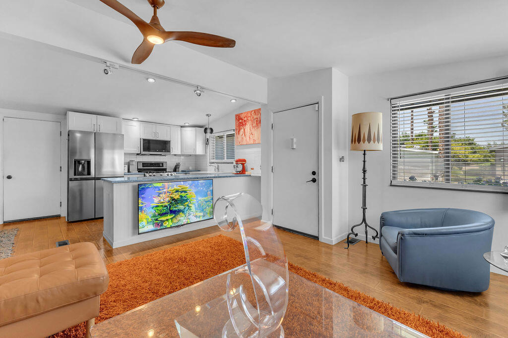 1022 Via Grande Property Photo 8