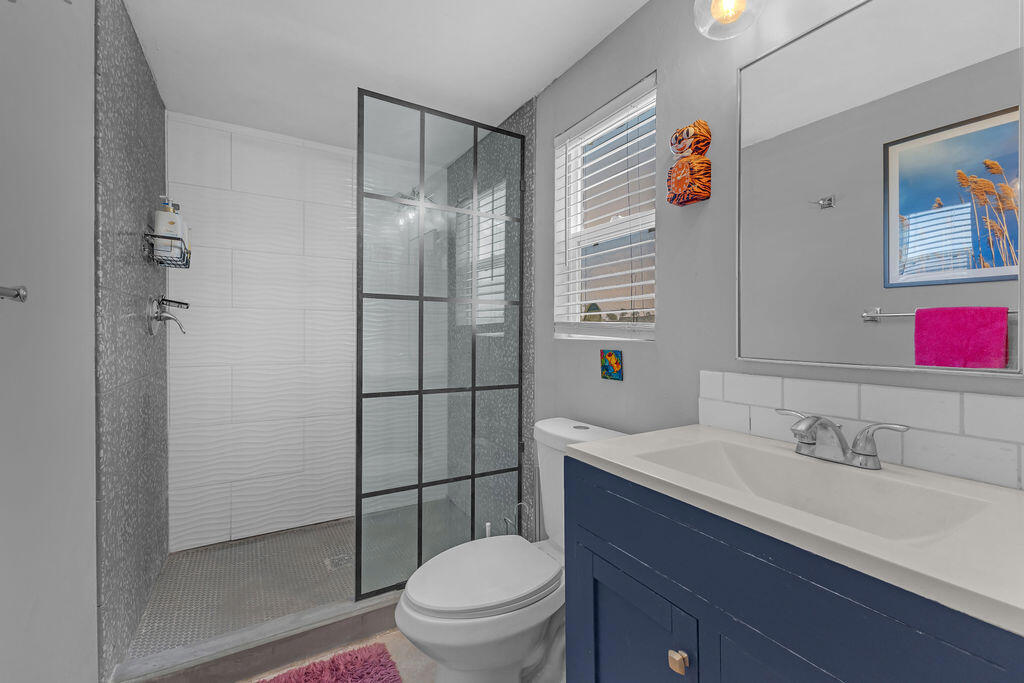 1022 Via Grande Property Photo 28