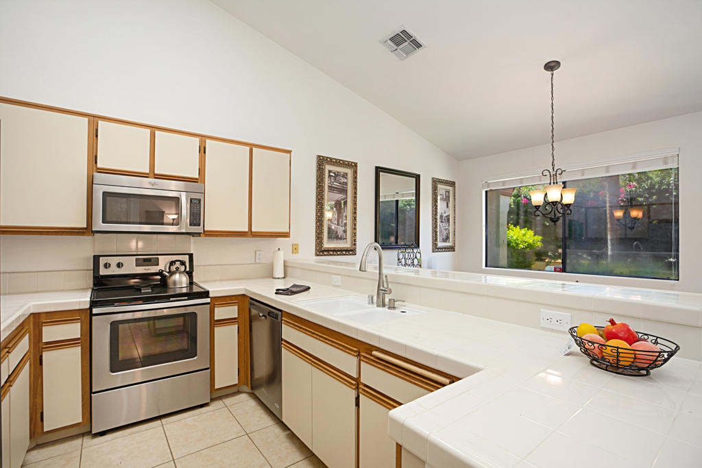 76915 Scimitar Way Property Photo 5