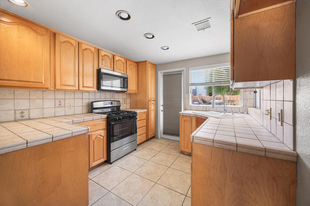 49156 Garland Street Property Photo 5