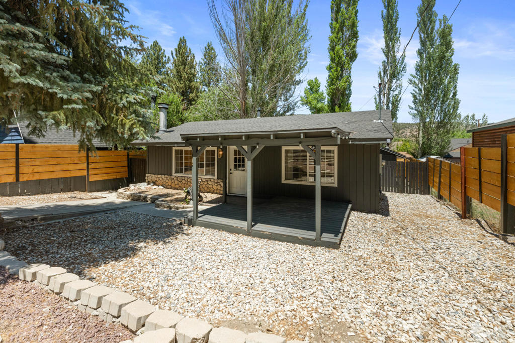1017 E Country Club Boulevard Property Photo 2