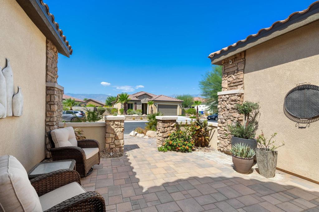 76 Bordeaux Property Photo 6