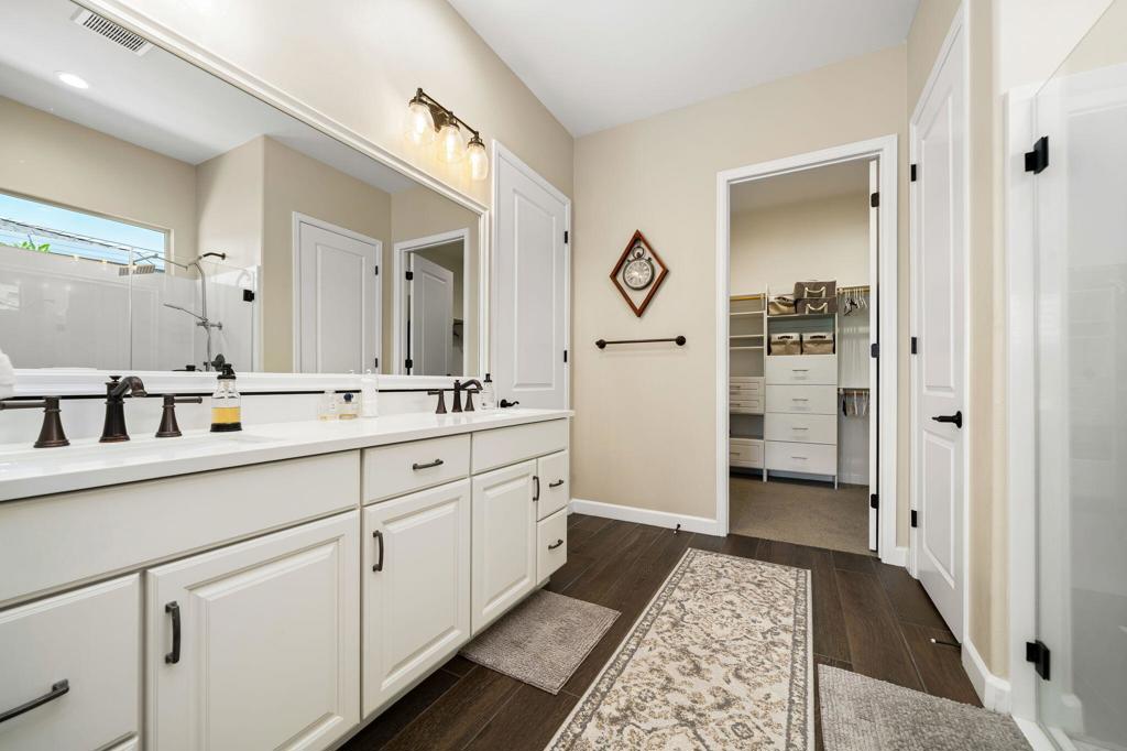 76 Bordeaux Property Photo 43