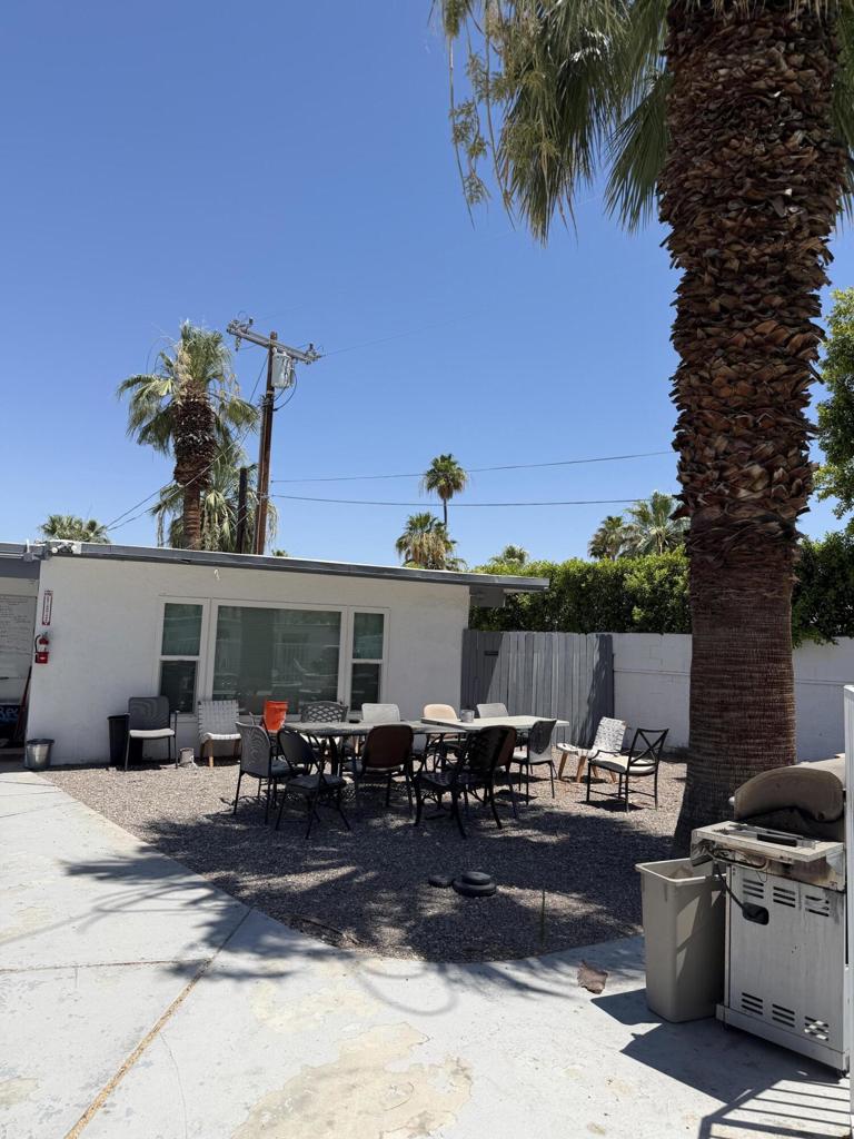 1733 E Amado Road Property Photo 2