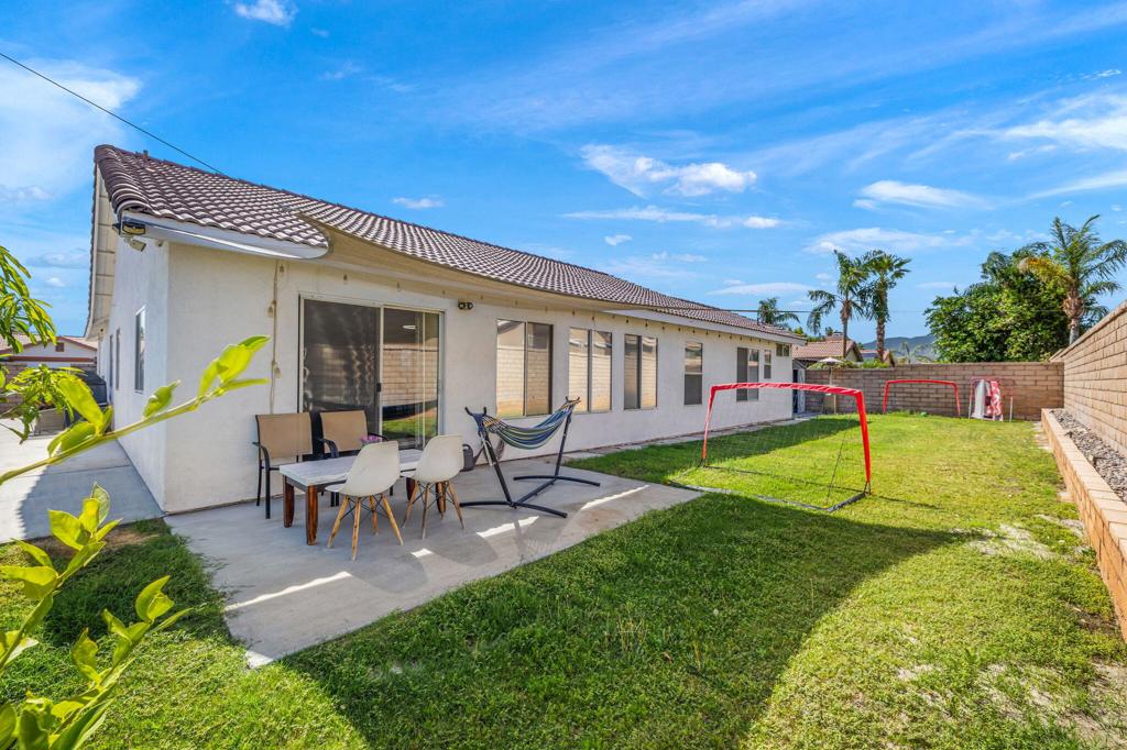 37851 Hollister Drive Property Photo 4