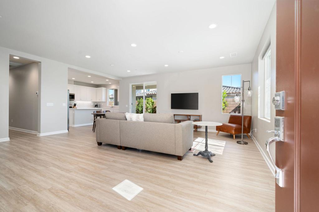 74338 Millennia Way Property Photo 5