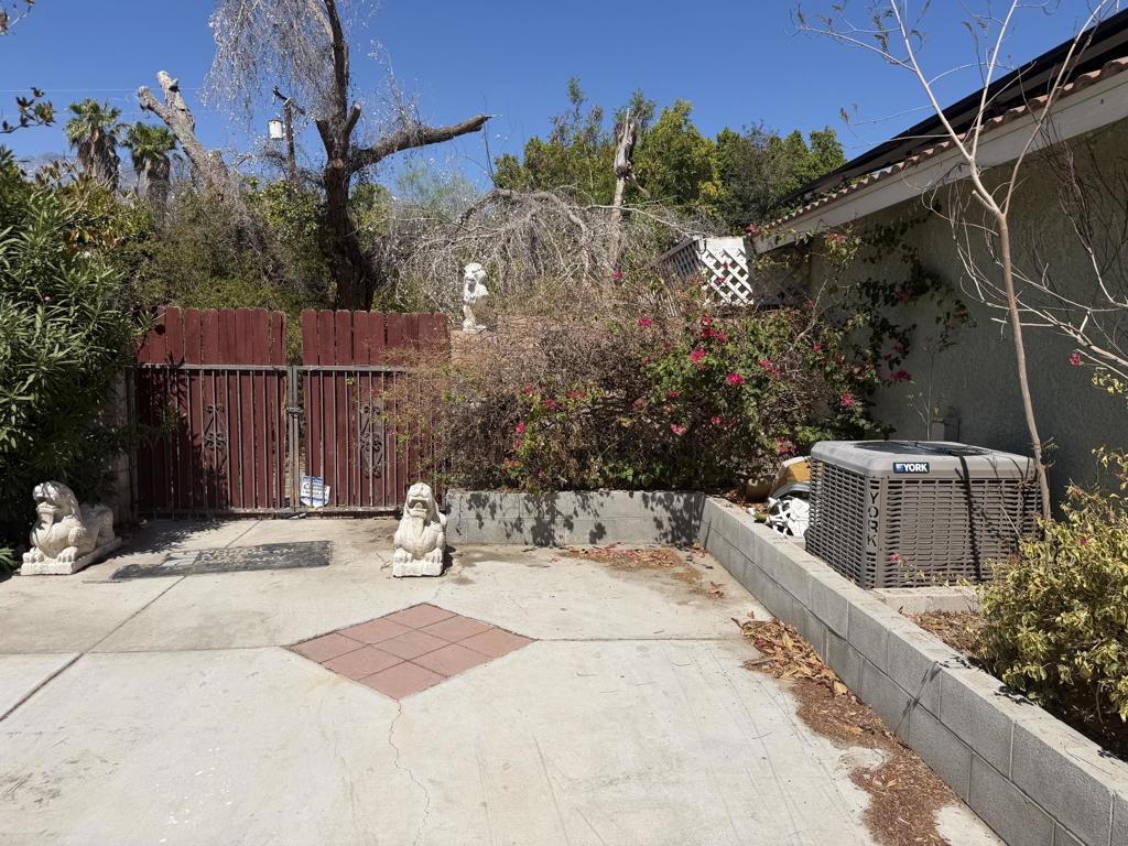 2151 N Farrell Drive Property Photo 2