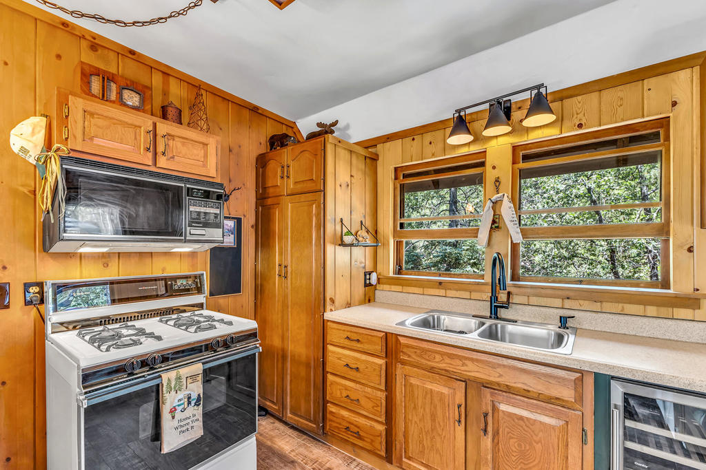 24701 Schaffer Drive Property Photo 10