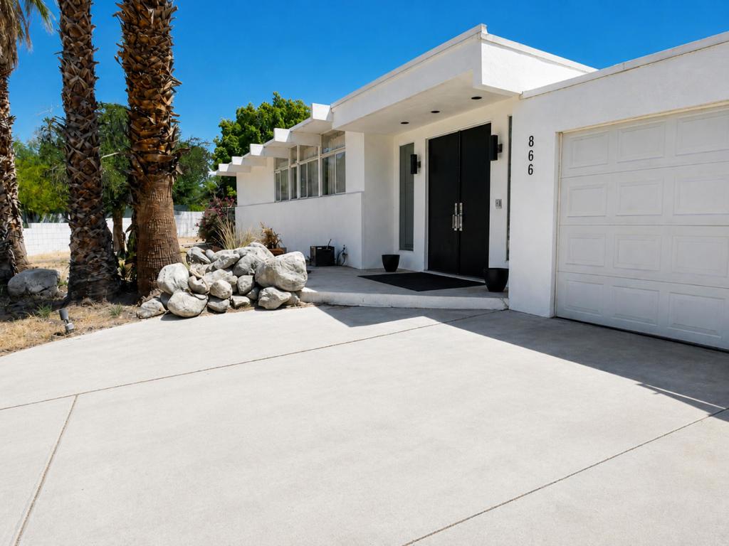866 N Topaz Circle Property Photo 2