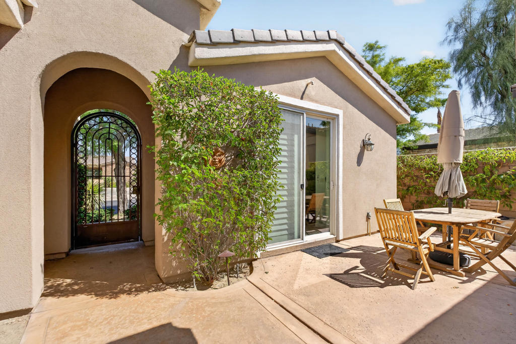 60419 Honeysuckle Street Property Photo 1