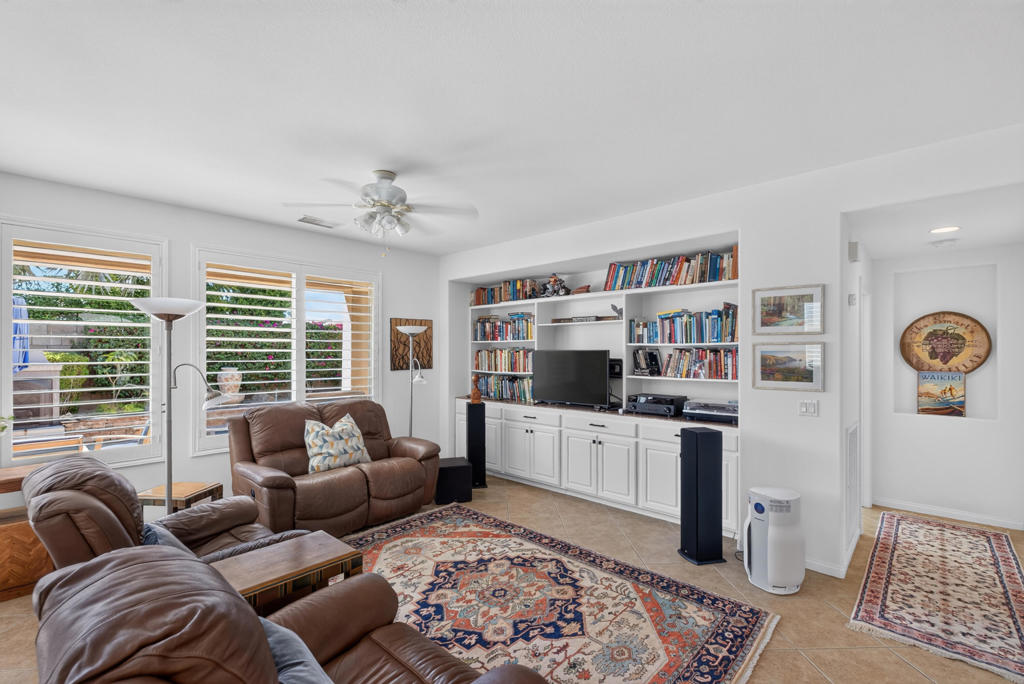 60419 Honeysuckle Street Property Photo 6