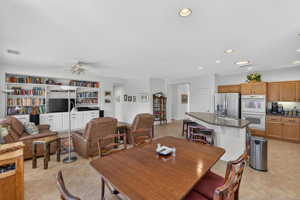 60419 Honeysuckle Street Property Photo 11