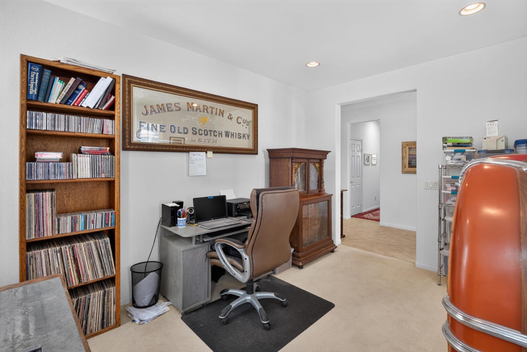 60419 Honeysuckle Street Property Photo 13