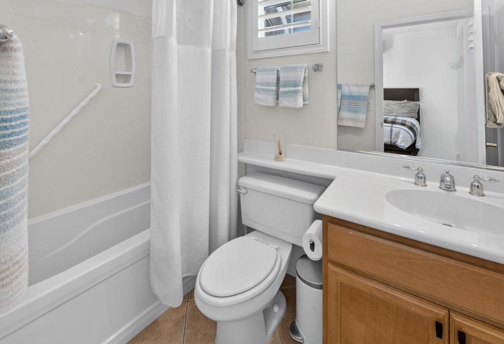 60419 Honeysuckle Street Property Photo 22
