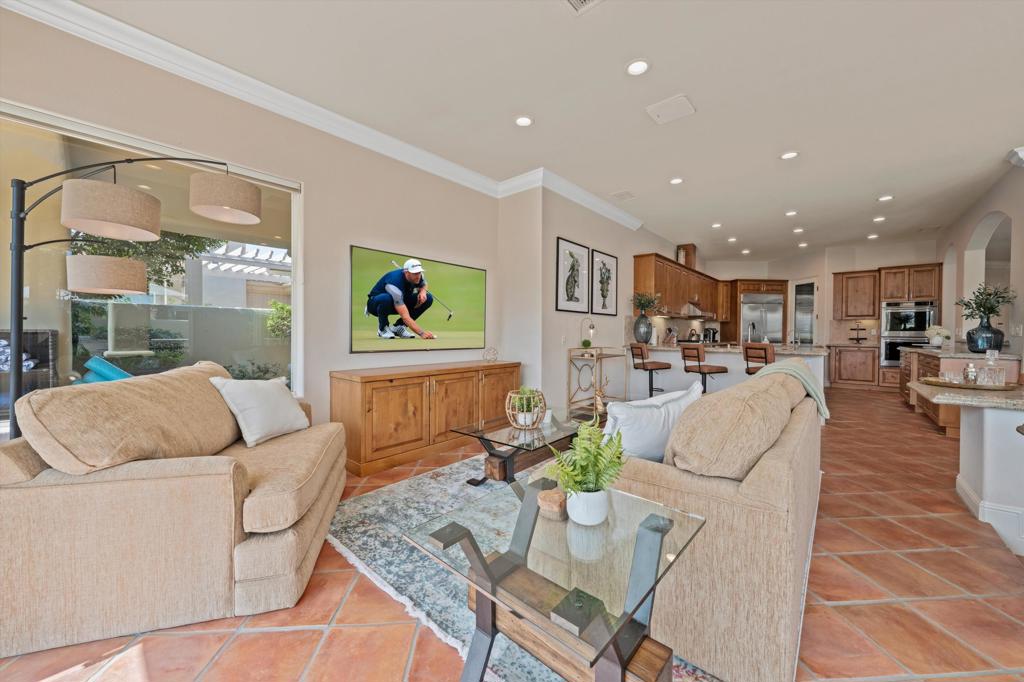 55493 Southern Property Photo 32