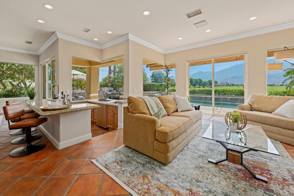 55493 Southern Property Photo 33
