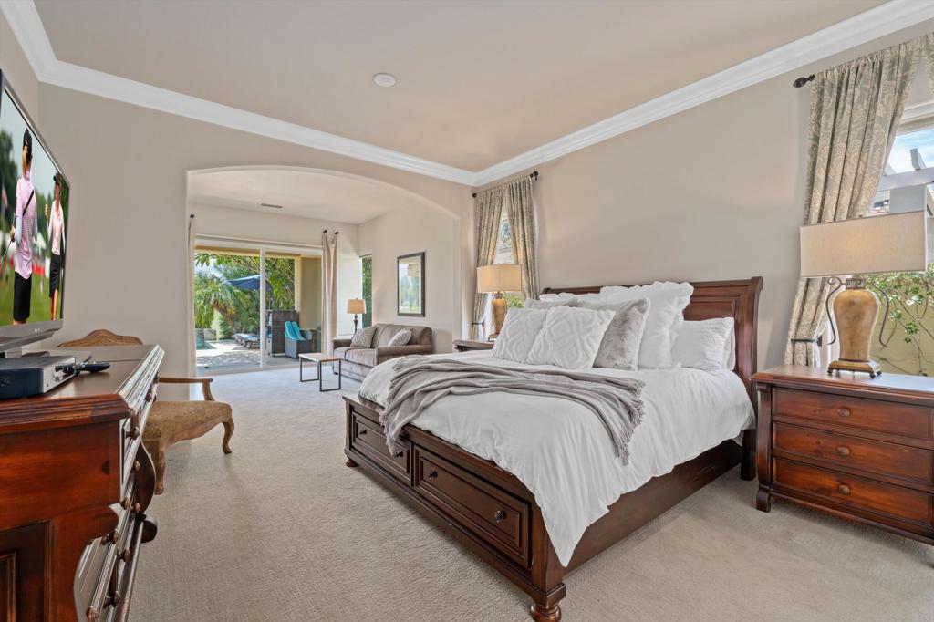 55493 Southern Property Photo 34
