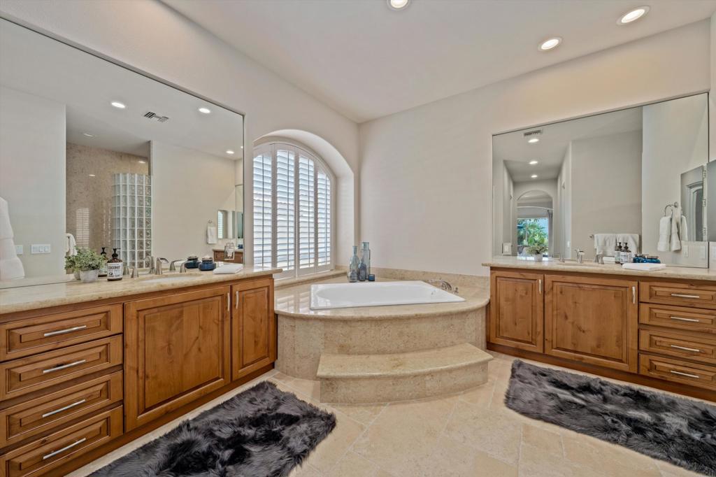 55493 Southern Property Photo 37
