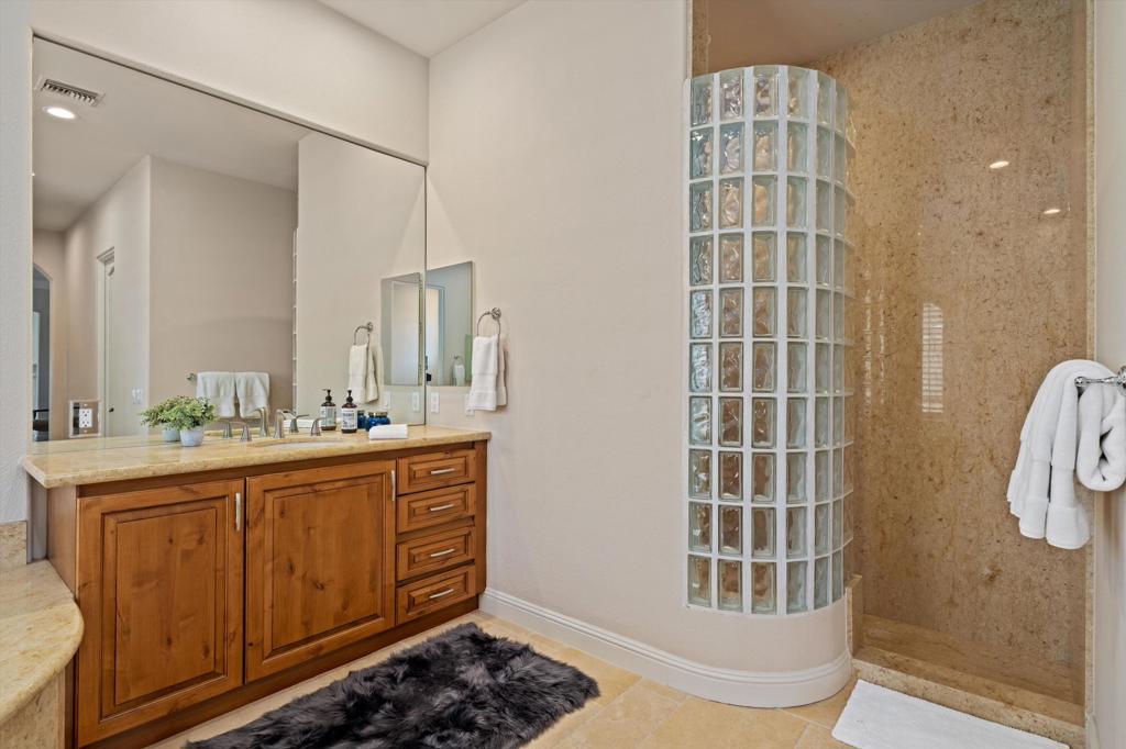 55493 Southern Property Photo 38